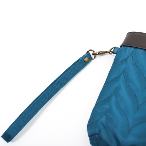 Travelon Quilted Teal Blue Medium Size Wristlet With Anti Theft RFID Blocking - Picture 3 of 14